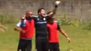Luis Suarez trifft auch als Goalie