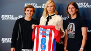Charlize Theron & Vin Diesel posieren mit Atlético-Stars