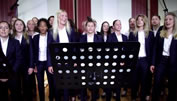 Schweizer Frauennati singt