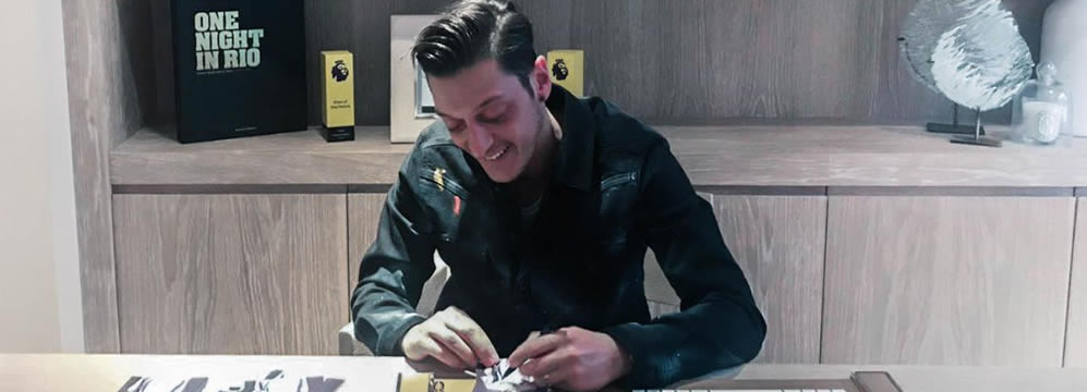Mesut Özil Unterschrift