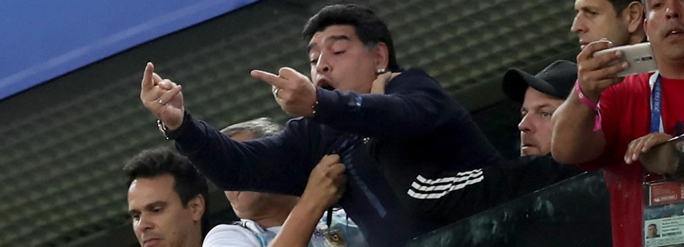 Diego Maradona Stinkefinger