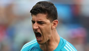 Courtois mit Riesen-Bock gegen Russland