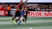 Ex-YB-Profi Josef Martinez schiesst ulkigen Penalty