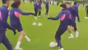 Mesut Özil verteilt Höchststrafe im Training