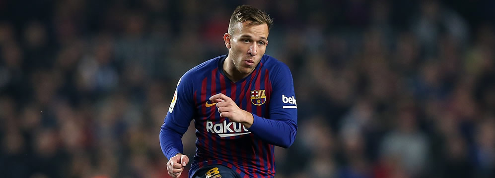 https://www.4-4-2.com/wp-content/uploads/2019/02/arthur-fc-barcelona-997.jpg