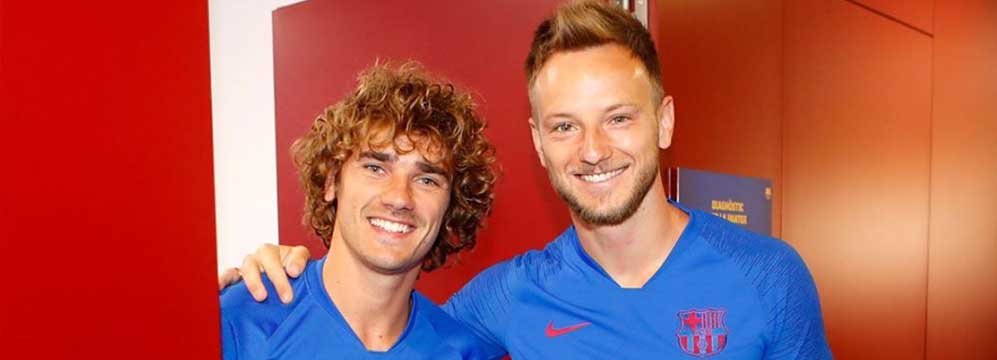 Herzlicher Empfang Fur Antoine Griezmann Bei Barca Ankunft