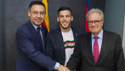 Barça bindet Eigengewächs Carles Perez