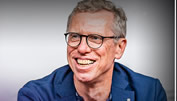 Peter Stöger kehrt auf die Trainerbank zurück