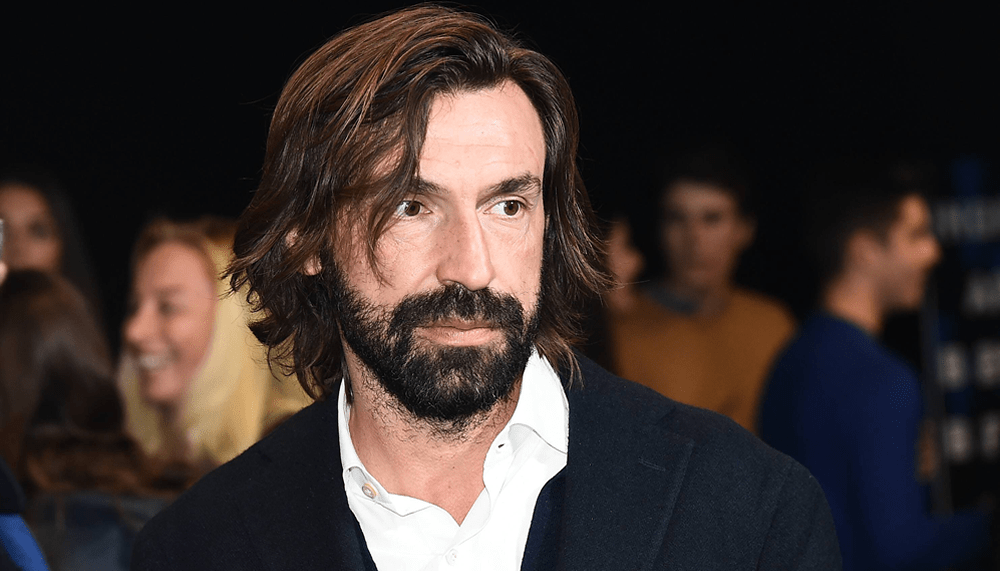 Juve-Coach Andrea Pirlo sortiert einen ersten Spieler aus