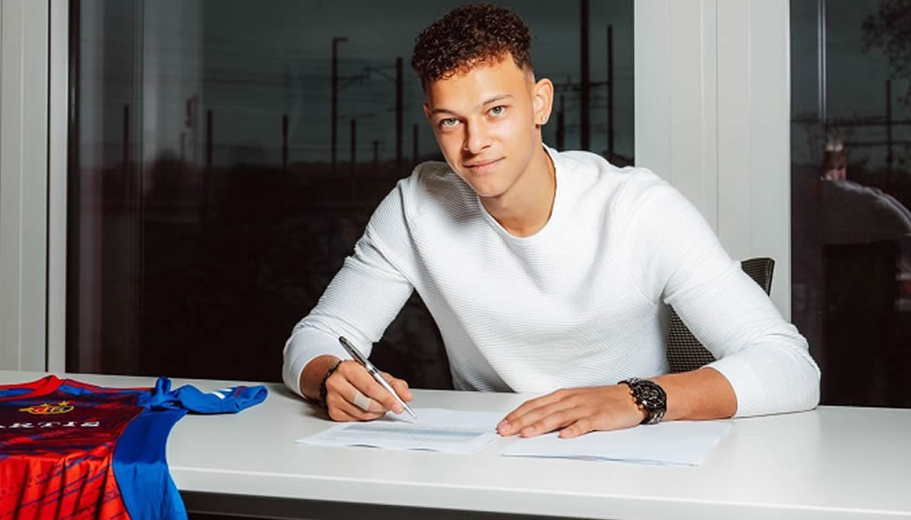 Youngster Julian von Moos verlängert beim FCB