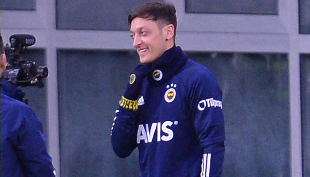Mesut Özil investiert in einen Fussballklub