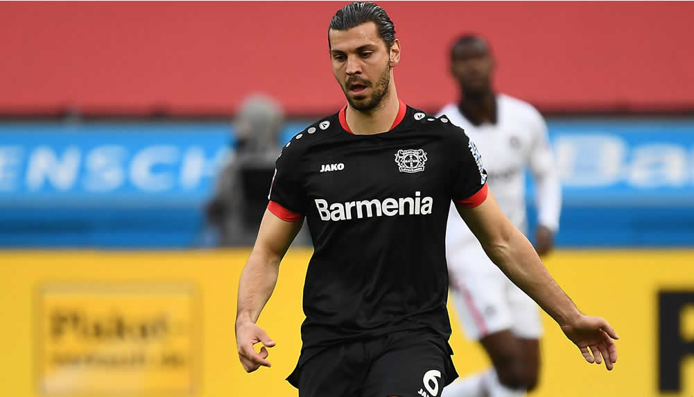 Aleksandar Dragovic weilt zur Vertragsunterschrift in Serbien