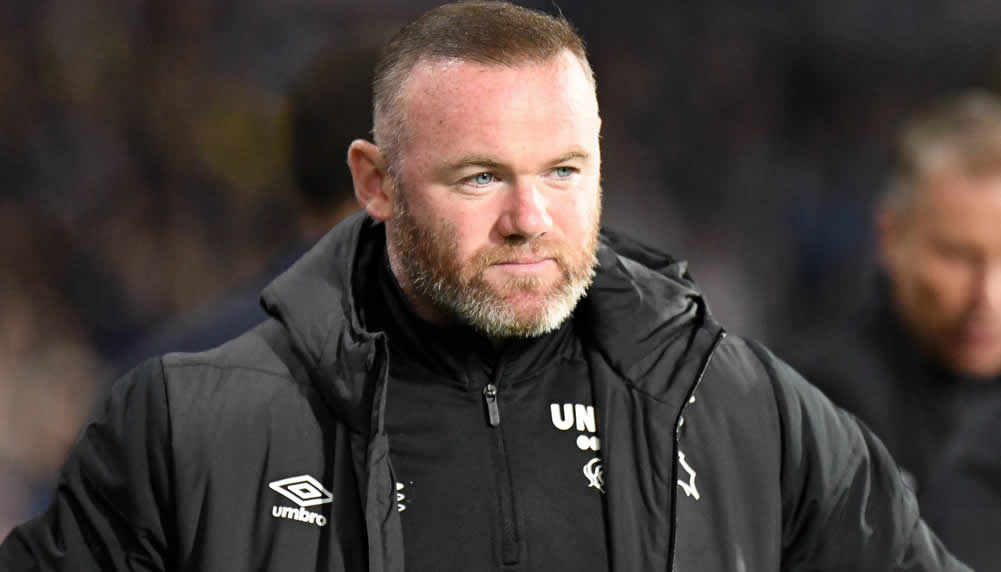 Derby-Coach Wayne Rooney schimpft mit seinem Klubboss