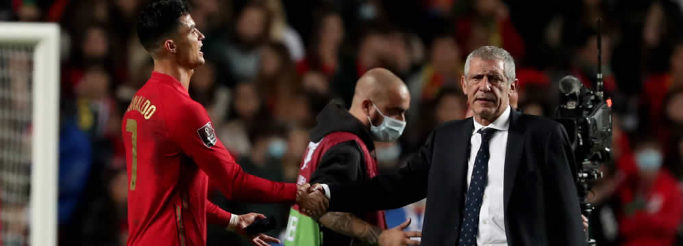 Wutender Ronaldo Hadert Und Geht Auf Trainer Fernando Santos Los