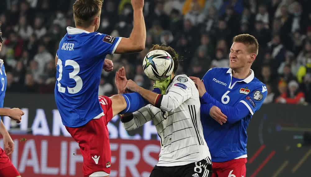 Leon Goretzka schenkt Ex-YB-Junior nach Horror-Foul das Trikot