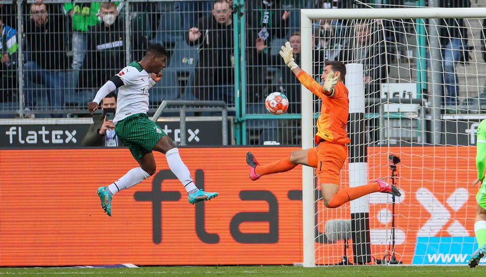 Embolo rettet Gladbach einen Punkt, Schweizer Trainer erfolgreich