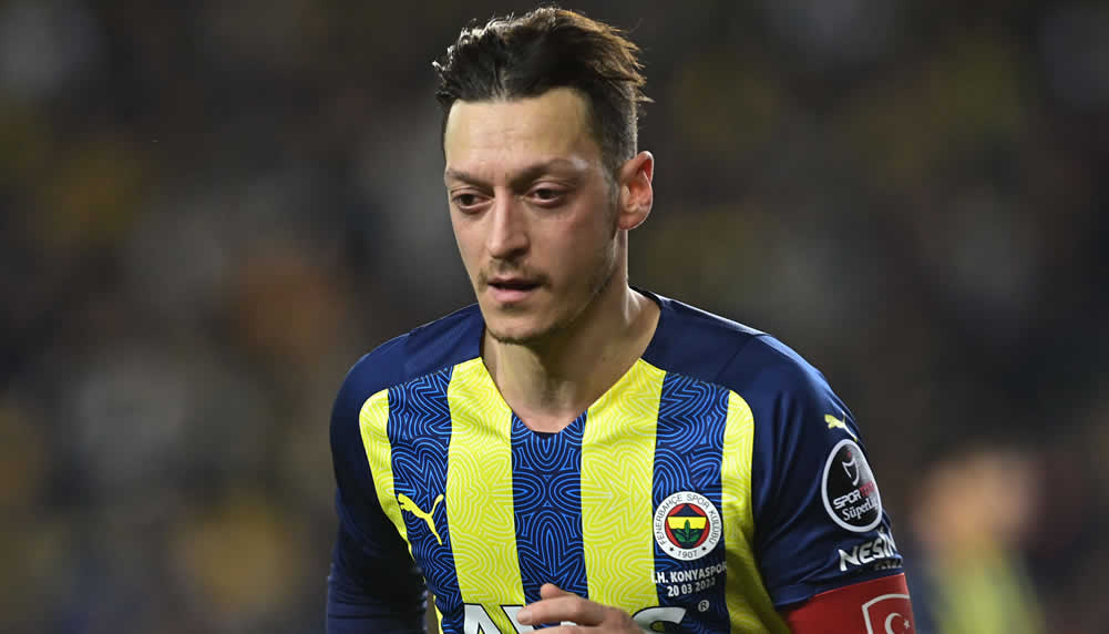 Mesut Özil bleibt bei Fenerbahçe auch unter neuem Trainer suspendiert