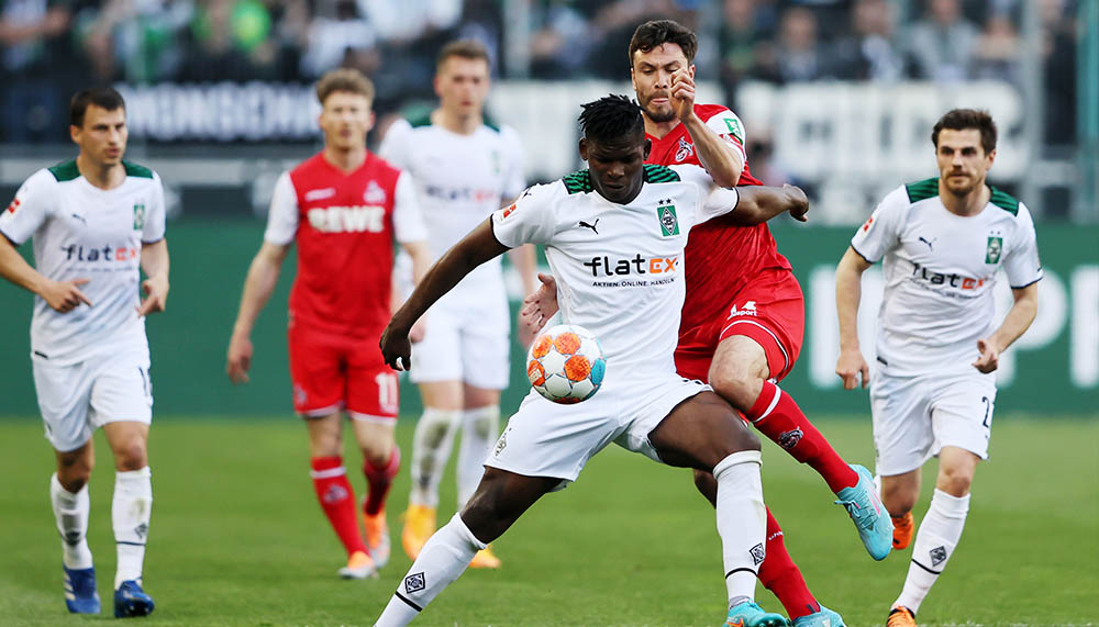 Gladbach-Ultras wollen Kabine stürmen