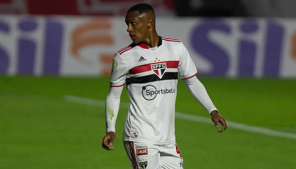 Junger Brasilianer im Anflug auf den FC Arsenal