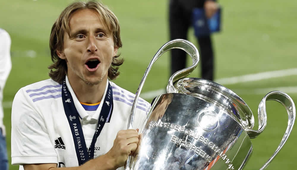 Luka Modric unterschreibt am Mittwoch seinen neuen Vertrag bei Real