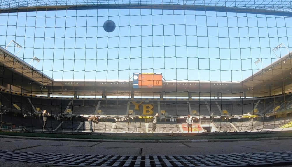 Die YB-Goalies von Ballmoos & Marzino liefern sich Duell im Lattenschiessen