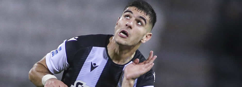 Gladbach beobachtet zwei griechische Innenverteidiger