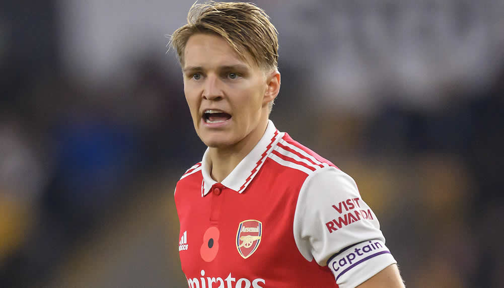 Arsenal-Captain Martin Ödegaard attackiert Milan-Coach Stefano Pioli