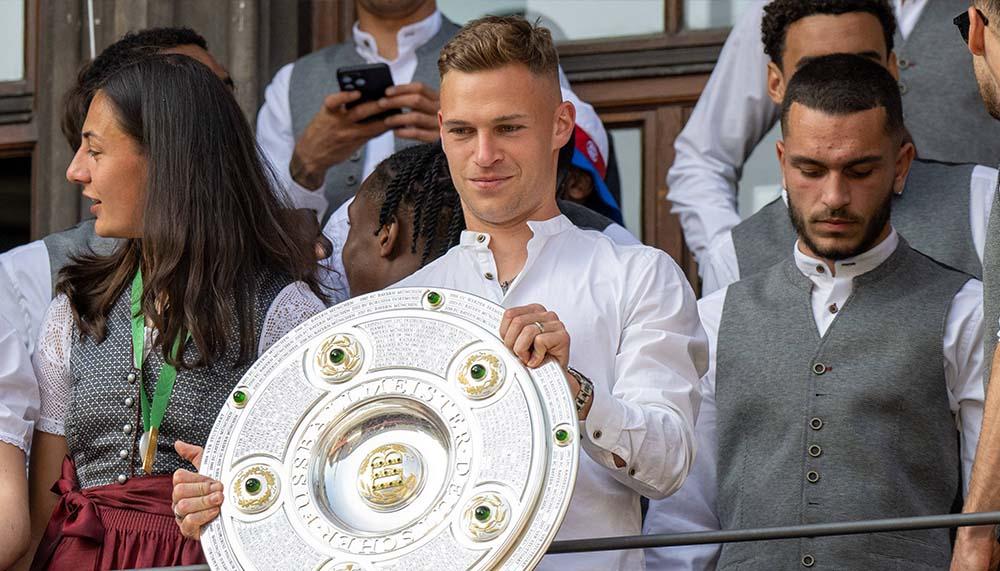 Kimmich beschädigt die Meisterschale – doch Bayern hat Glück