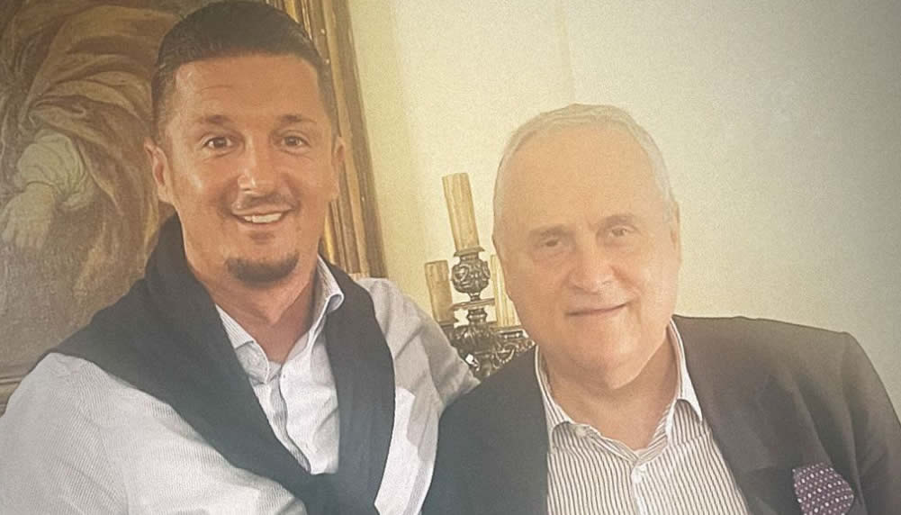 Berater von Zeki Amdouni posiert mit dem Lazio-Präsidenten