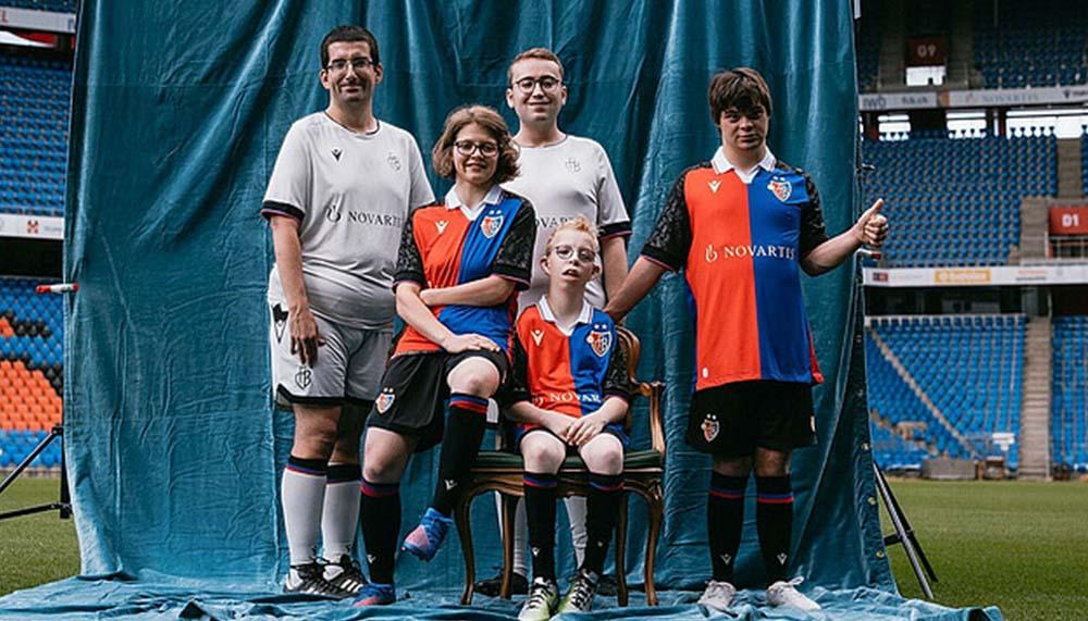FC Basel stellt die neuen Heim und Auswärtstrikots vor