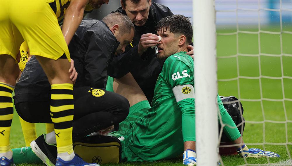 Schock für BVB: Kobel nach Ellenbogencheck ausgewechselt