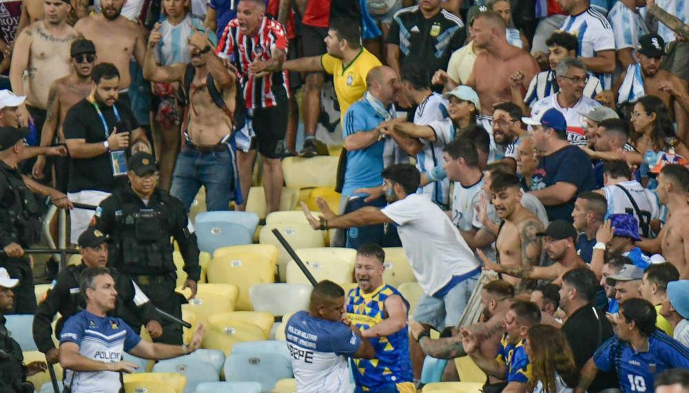 Krawalle überschatten Argentiniens Sieg im Superclasico