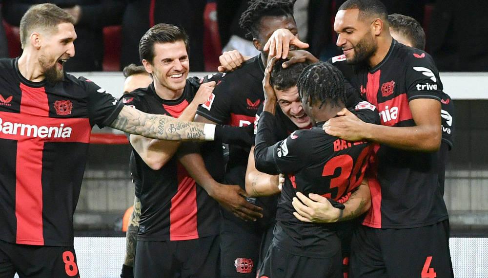 Xhaka schiesst Traumtor und täuscht bei Jubel eine Verletzung an