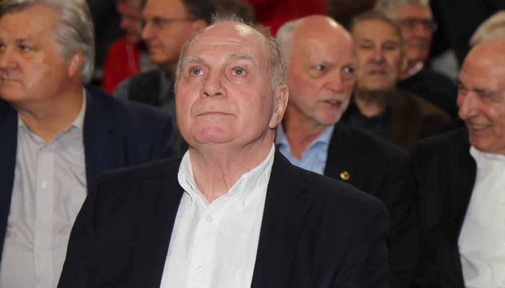 Trotz Kantersiegen: Was Hoeness an den Bayern-Auftritten stört