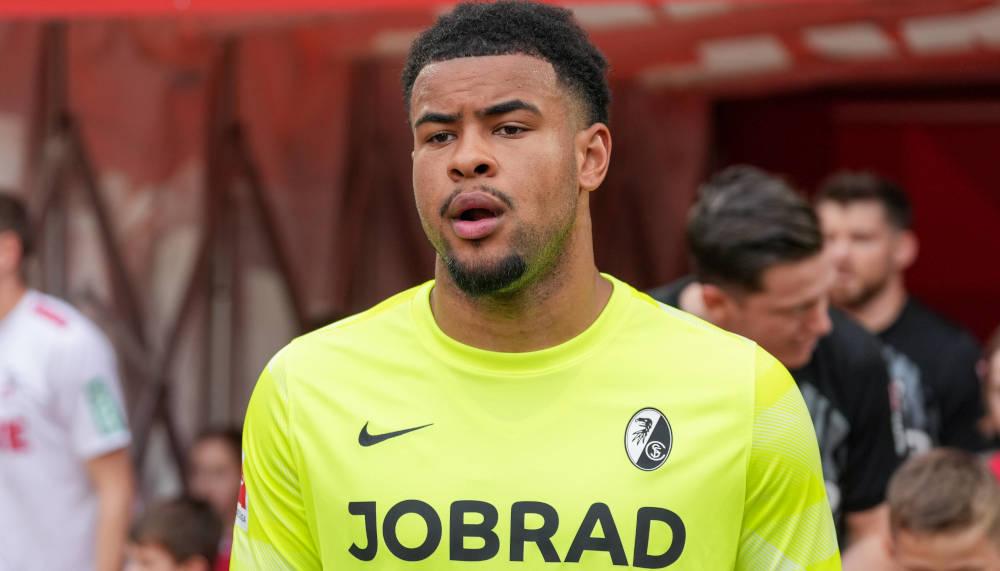 PSG beobachtet Freiburg-Goalie Noah Atubolu