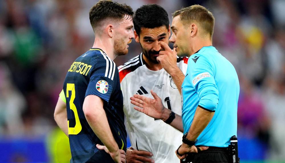Schiedsrichter Gündogan Robinson