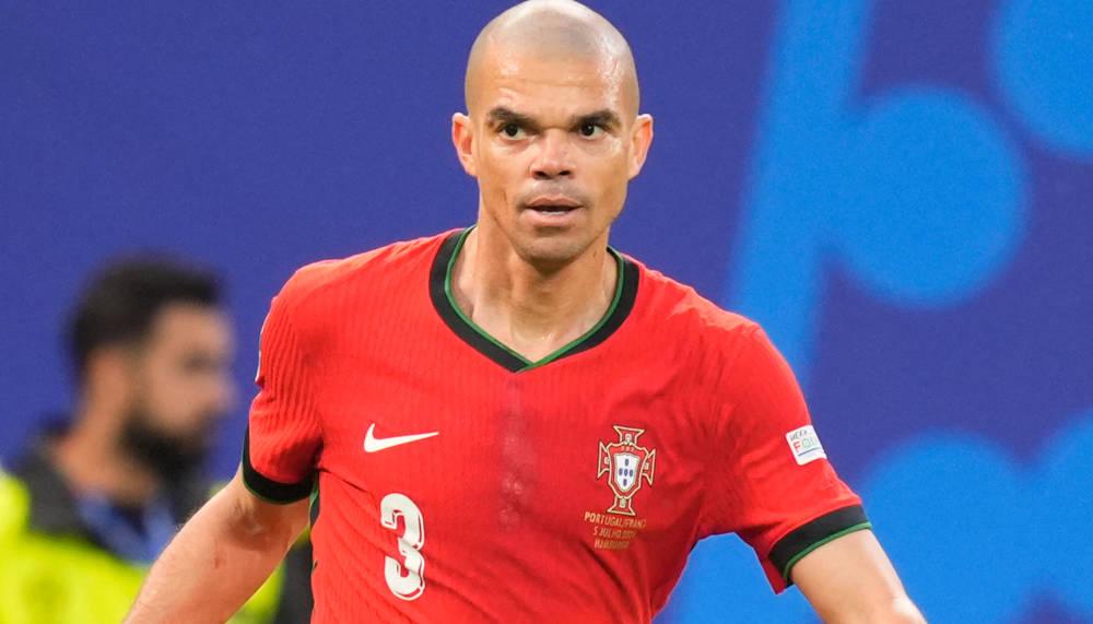 Abwehrlegende Pepe beendet mit 41 Jahren seine Karriere