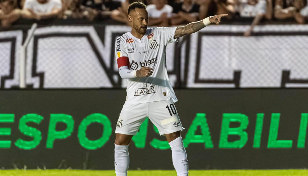 Neymar macht sich über pfeifende Fans lustig und bestraft sie sofort