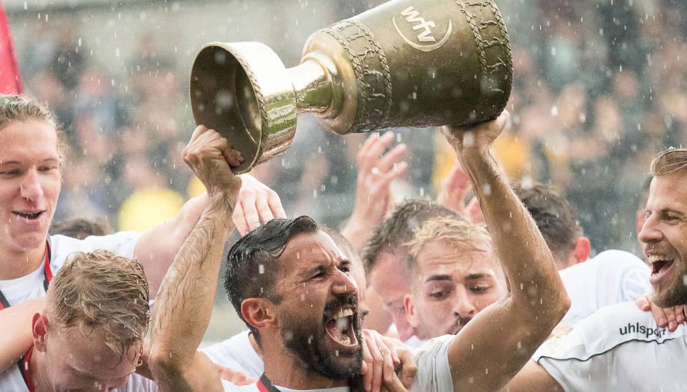 Von Schulsport bis Vereinsliga – So wählst du die besten Fussballpokale für dein Event