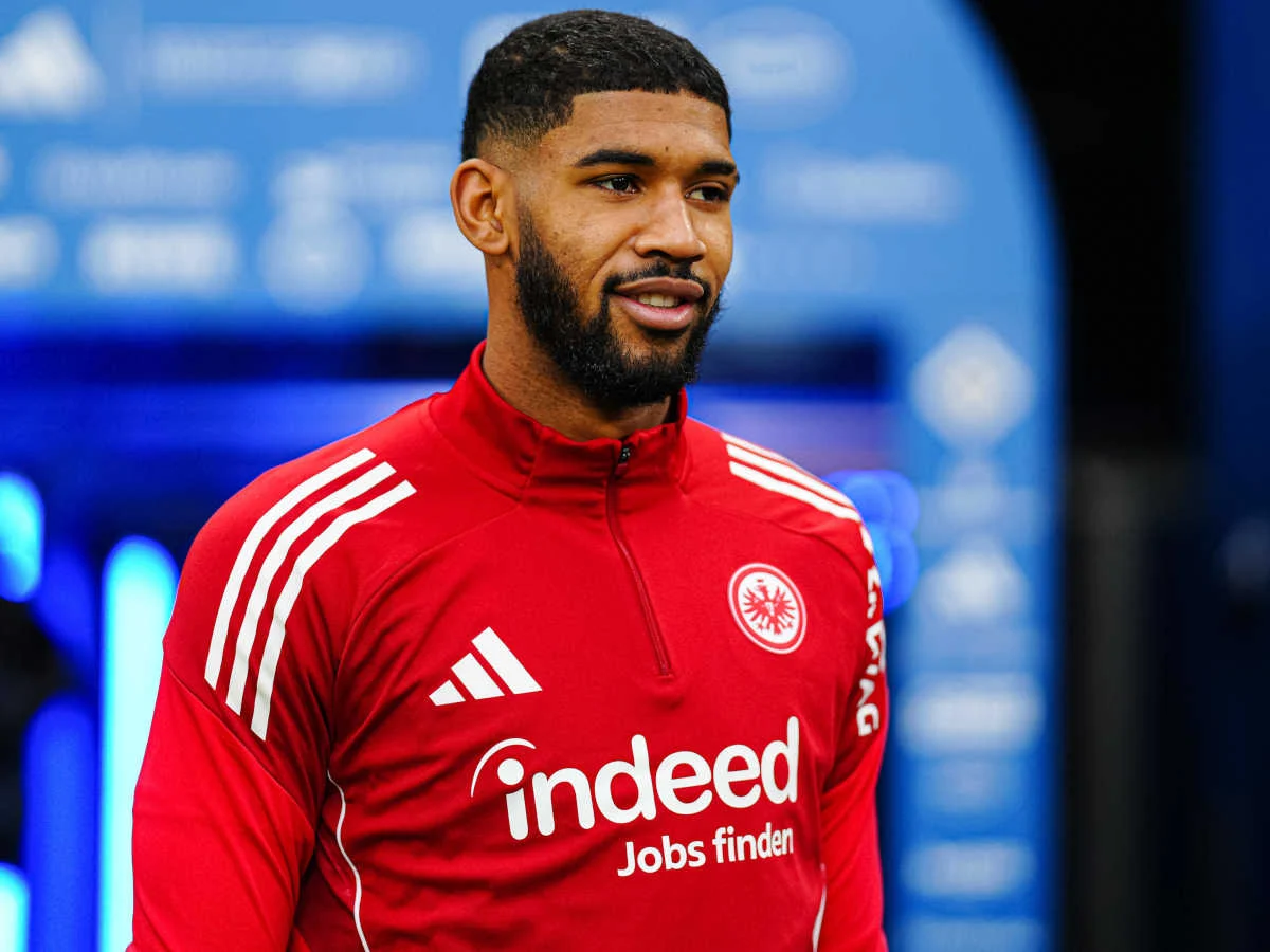 Der neue Eintracht-Coach denkt über Torhüterwechsel nach