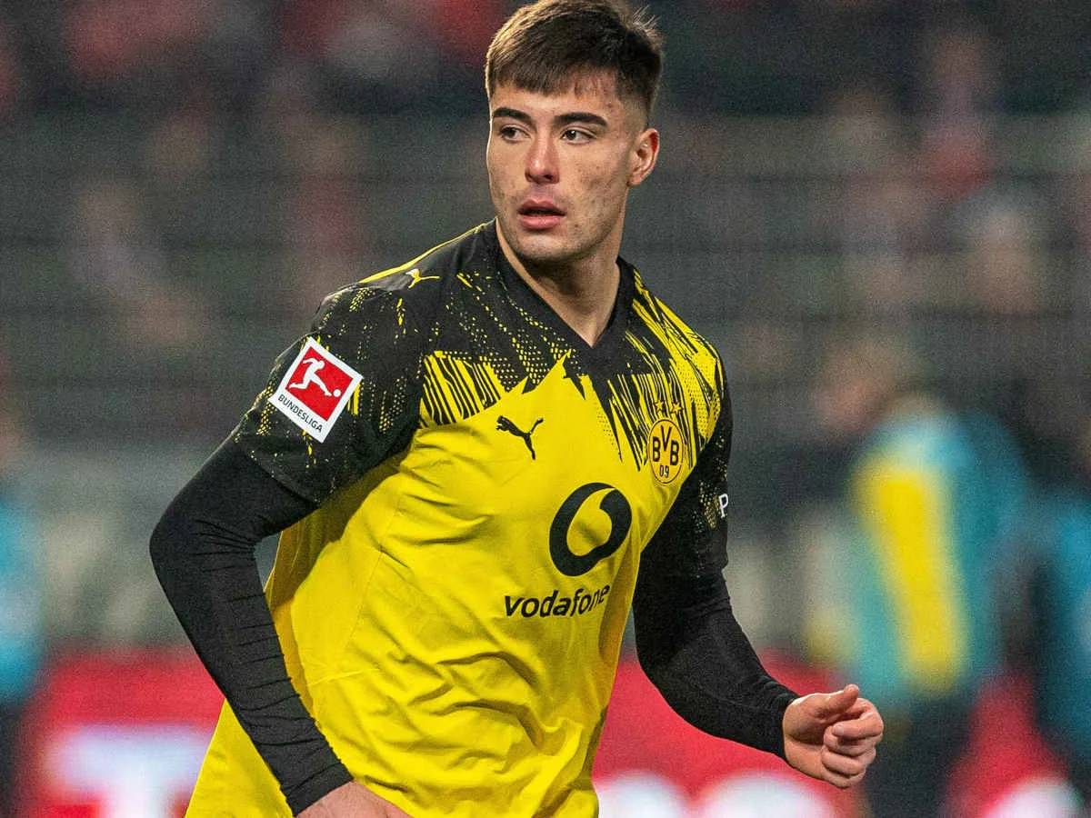 Die BVB-Bosse sind wegen Anselmino stinksauer auf Chelsea