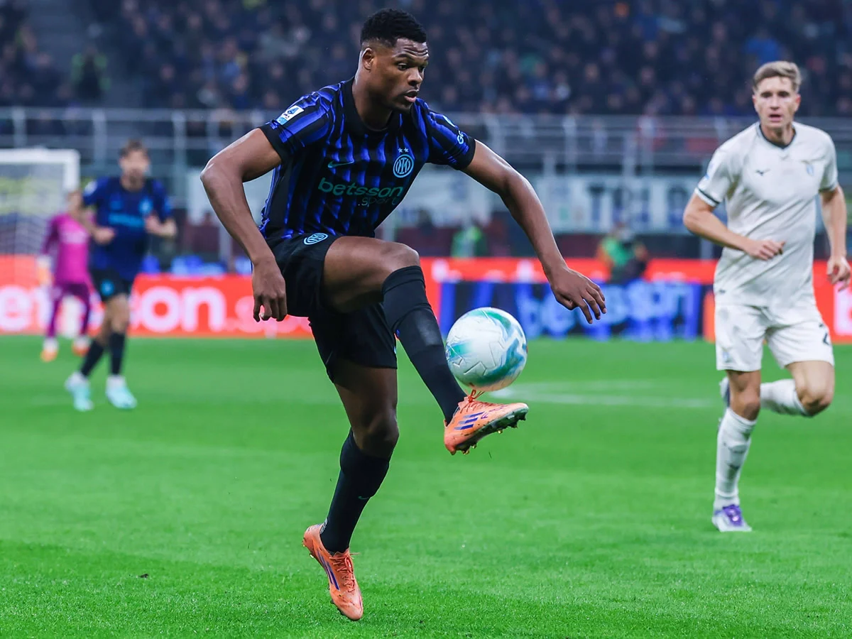 Ersatz für Jeremie Frimpong: Liverpool erkundigt sich nach Denzel Dumfries