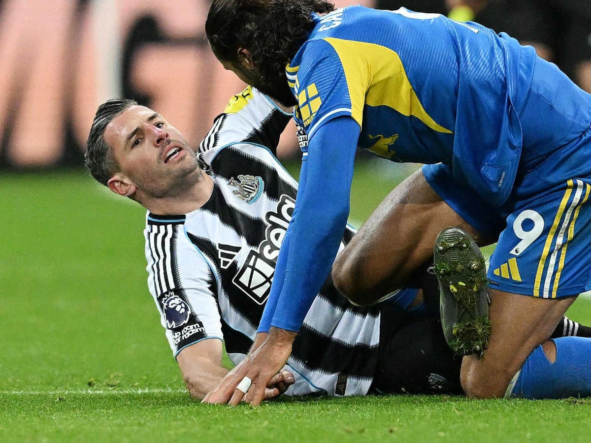 Fabian Schär ist doch nicht ganz so übel verletzt