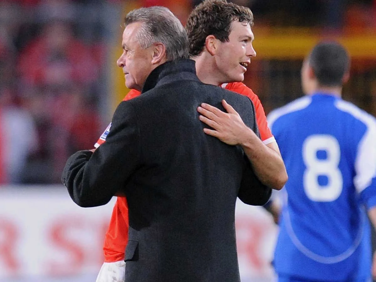 Ottmar Hitzfeld hat eine Meinung zum Start von Stephan Lichtsteiner beim FCB