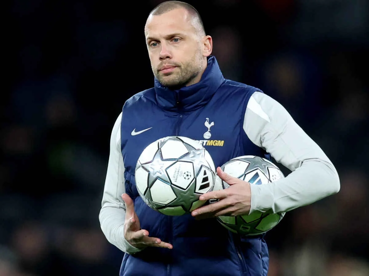 John Heitinga verlässt Tottenham nach nur 33 Tagen bereits wieder