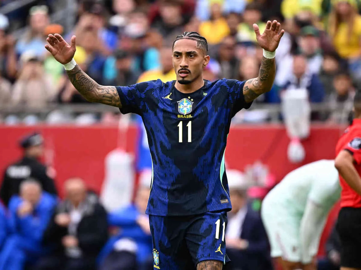 Raphinha ist am Boden zerstört und bleibt in Brasilien