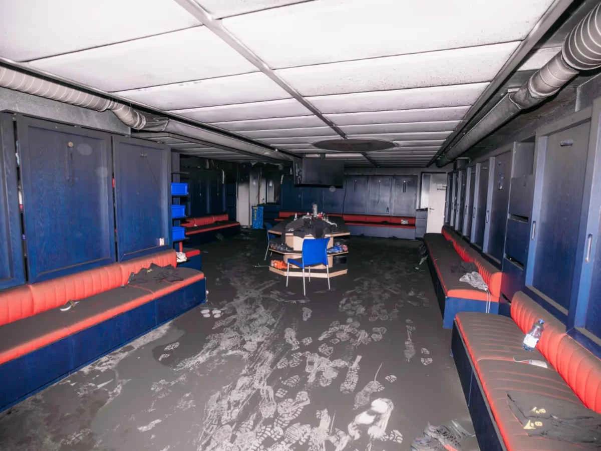 Der FC Basel zeigt Bilder der zerstörten Kabine