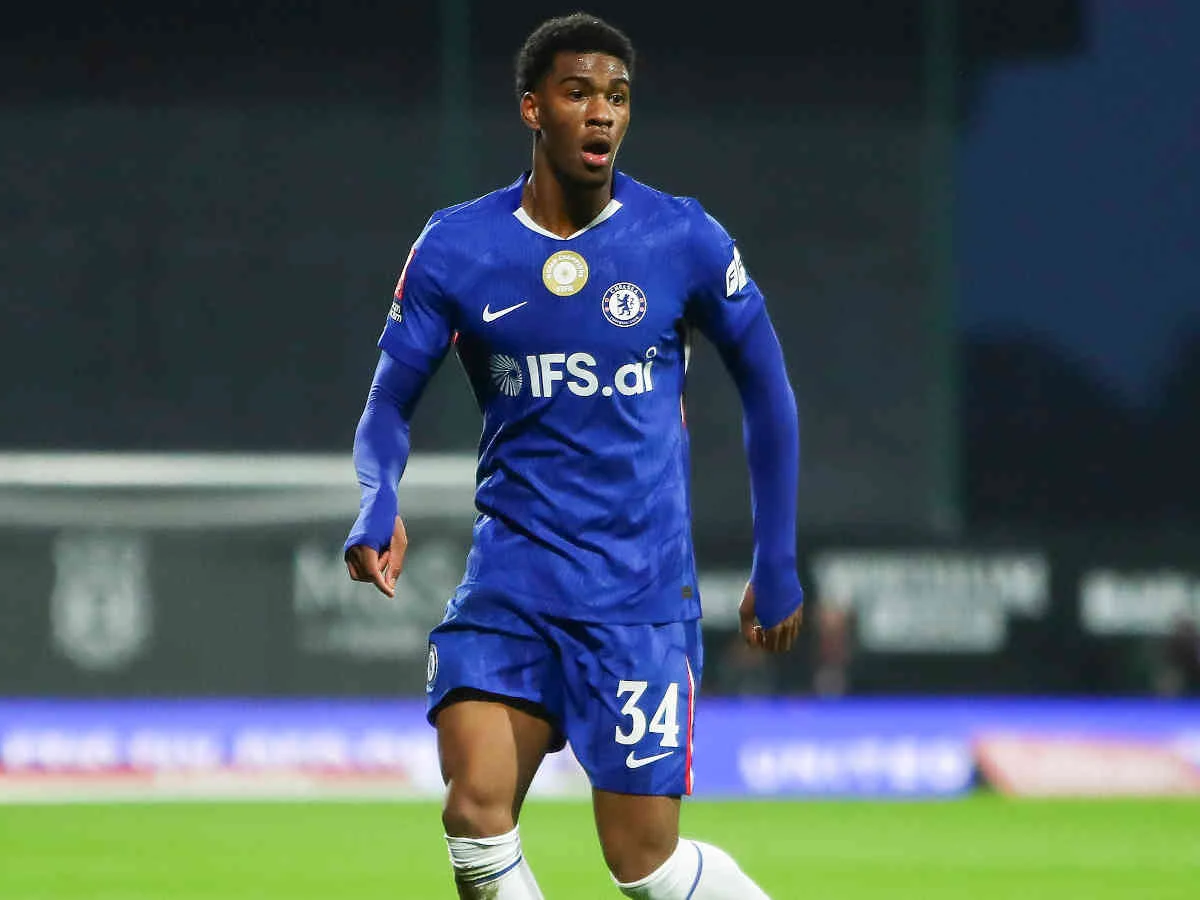 Der FC Bayern ist an Chelsea-Rechtsverteidiger Josh Acheampong dran