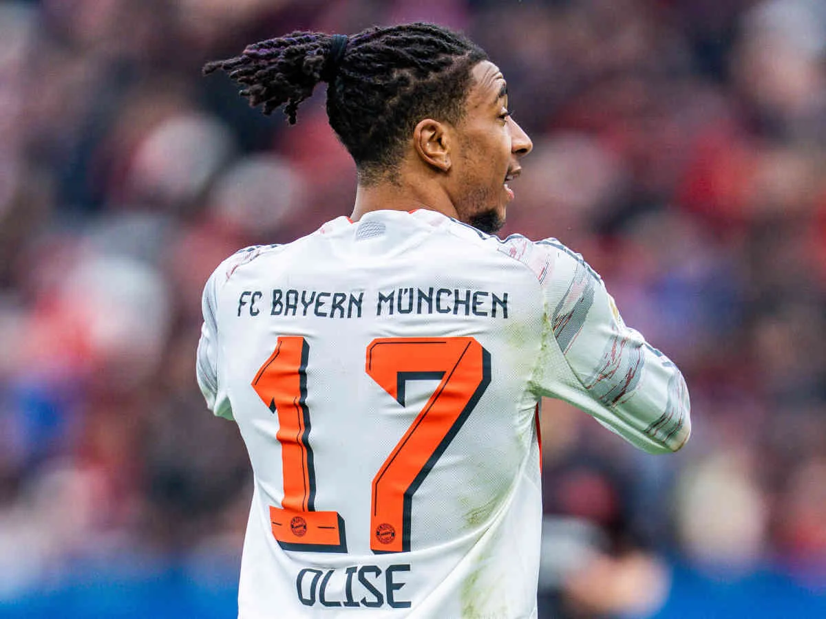 Der FC Bayern nimmt eine kleine, aber feine Änderung am Trikot-Schriftzug vor