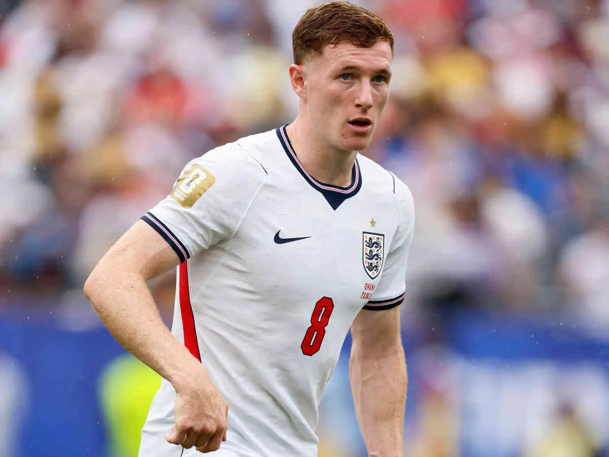 ManCity setzt sich gegen ManUtd durch und sichert sich für 135 Millionen Elliot Anderson